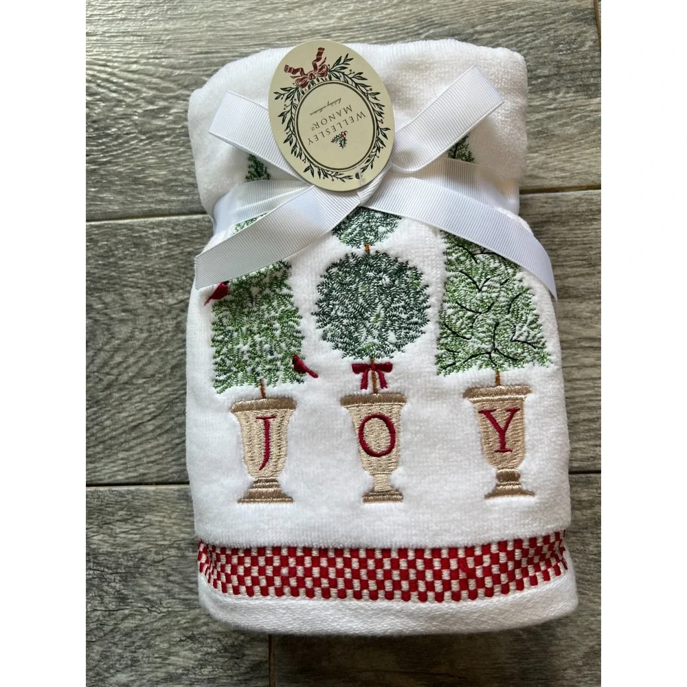 Wellesley Manor Hand Towels Set of 2 Holiday Collection Red Ribbon NWT Trees JoY